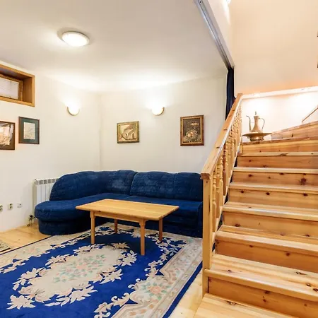 Old Town Apartment *